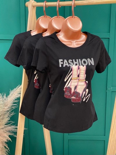 T-Shirt Com Aplicações Fashion